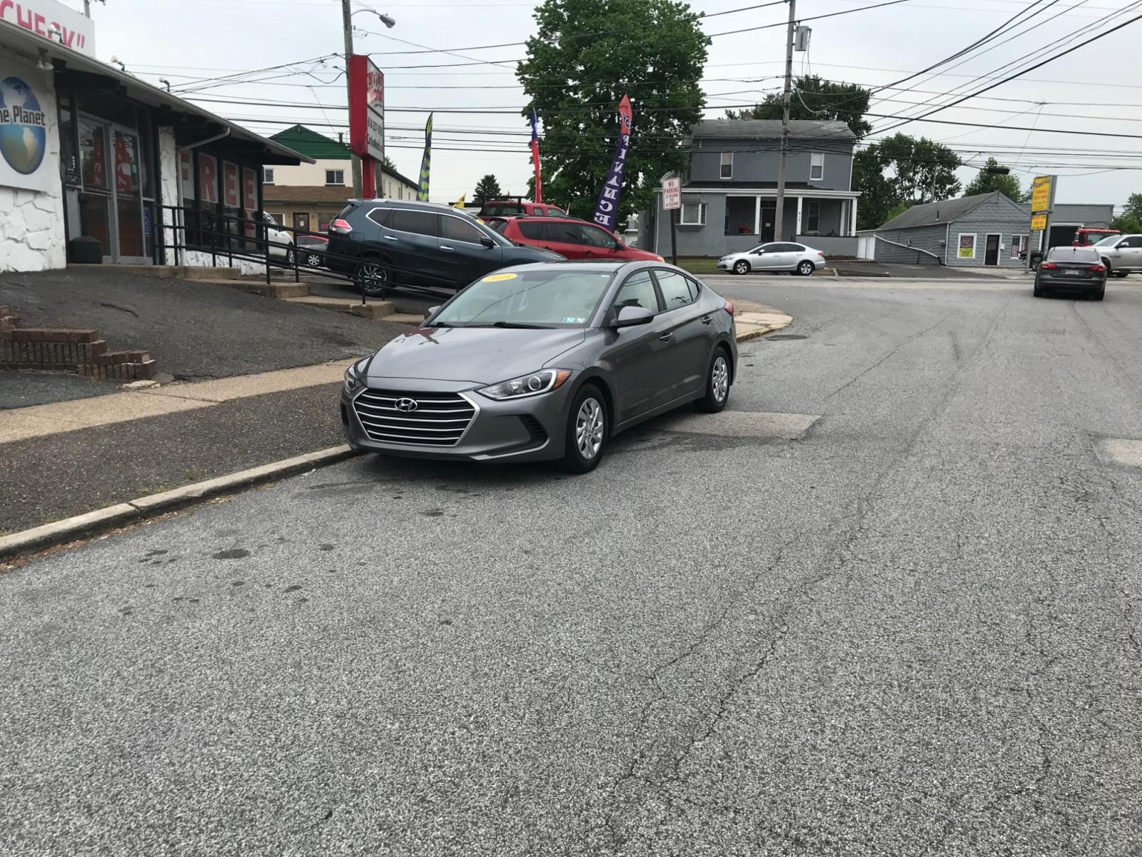 2018 Silver /Gray Hyundai Elantra SE (5NPD74LF3JH) with an 2.0 V4 engine, Automatic transmission, located at 577 Chester Pike, Prospect Park, PA, 19076, (610) 237-1015, 39.886154, -75.302338 - 2018 Hyundai Elantra SE: Great on gas, new PA inspection, SUPER CLEAN, runs LIKE NEW! This vehicle comes inspected and has been given a bumper to bumper safety check. It is very clean, reliable, and well maintained. We offer a unique pay plan that is known for being the easiest and fastest financ - Photo #1